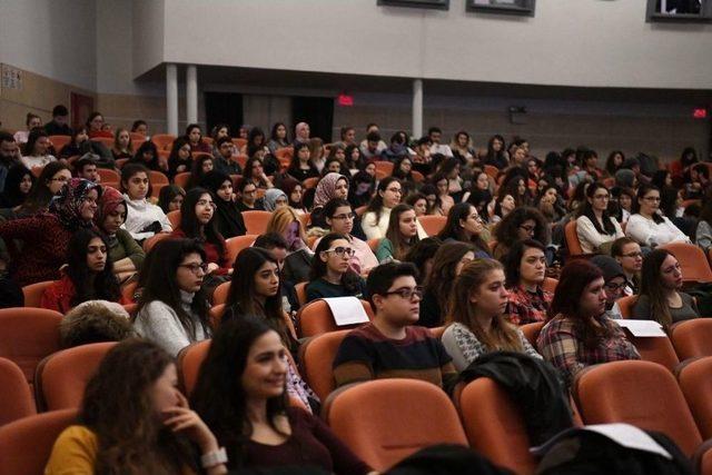 Ege Üniversitesi, Kadınlar Günü’nü Dolu Dolu Kutluyor