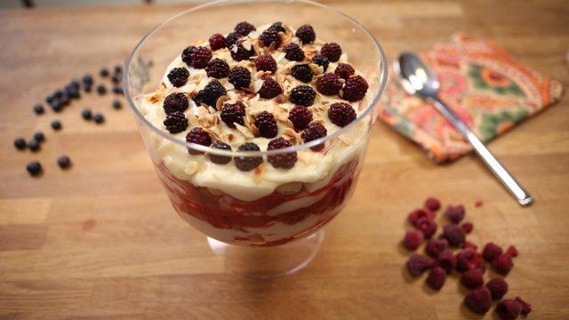 Frambuazlı Kedi Dilli Pasta