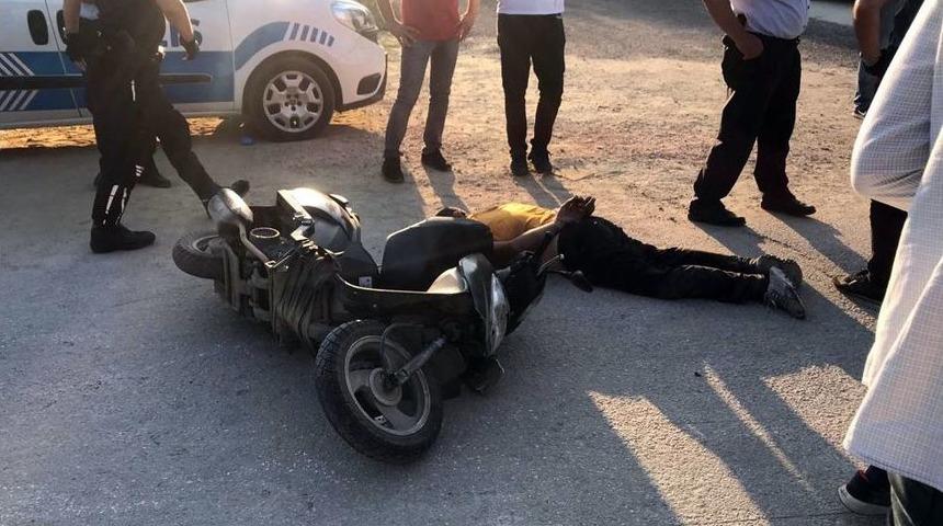 Ka&ccedil;an Ş&uuml;phelinin Yakınları Polise Saldırdı