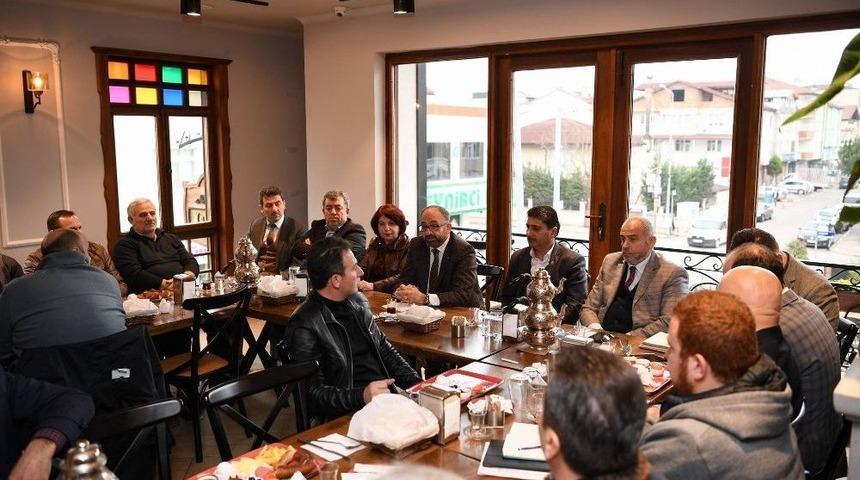 Başkan &Uuml;z&uuml;lmez, Muhtarlar Toplantısında M&uuml;jdeyi Verdi