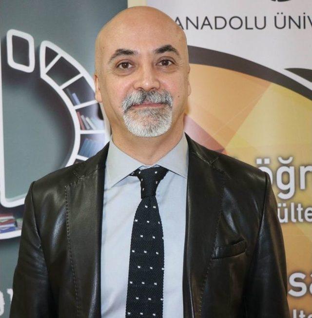 Anadolu Üniversitesi Başarılı Öğrencilere ‘başarı Belgesi’ Verdi