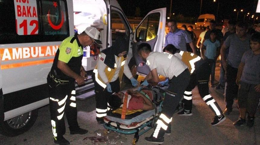 Otomobille Çarpışan Motosikletli Yaralandı