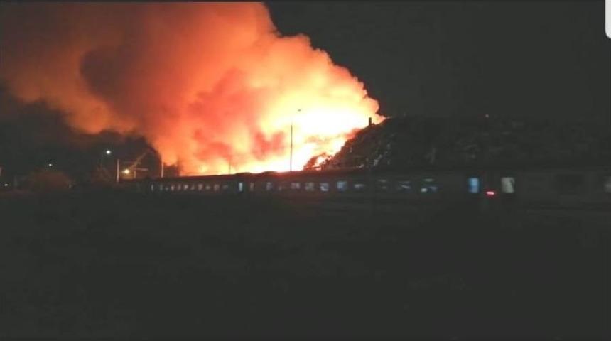 Yolcu Treni Alevlerin İ&ccedil;inden Ge&ccedil;ti