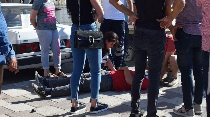 Motosiklet Otomobile &Ccedil;arptı: 3 Yaralı