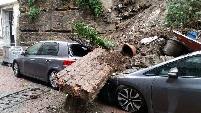 Cihangir’de İstinat Duvarı Çöktü