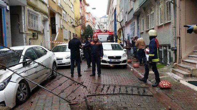 Cihangir’de İstinat Duvarı Çöktü