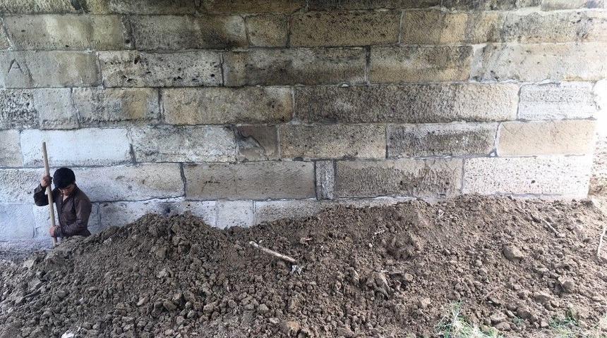 (&ouml;zel Haber) Tarihi K&ouml;pr&uuml;deki Restorasyona Polis Baskını