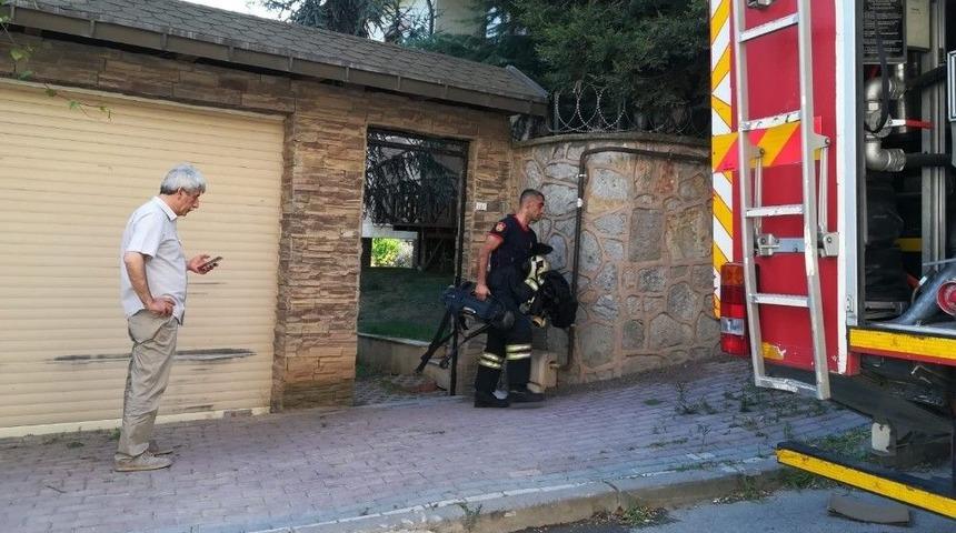 Alevlere Teslim Olan Evde Mahsur Yaşlı Adam Hayatını Kaybetti