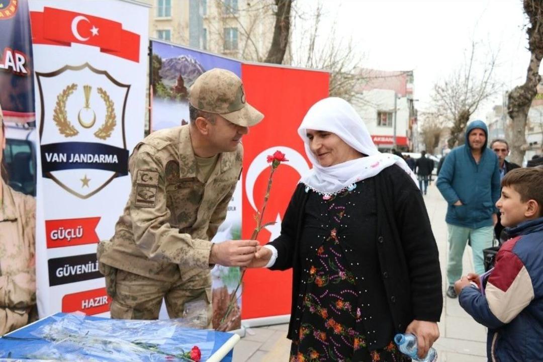 Jandarmadan &lsquo;kadınlar G&uuml;n&uuml;&rsquo; Etkinliği