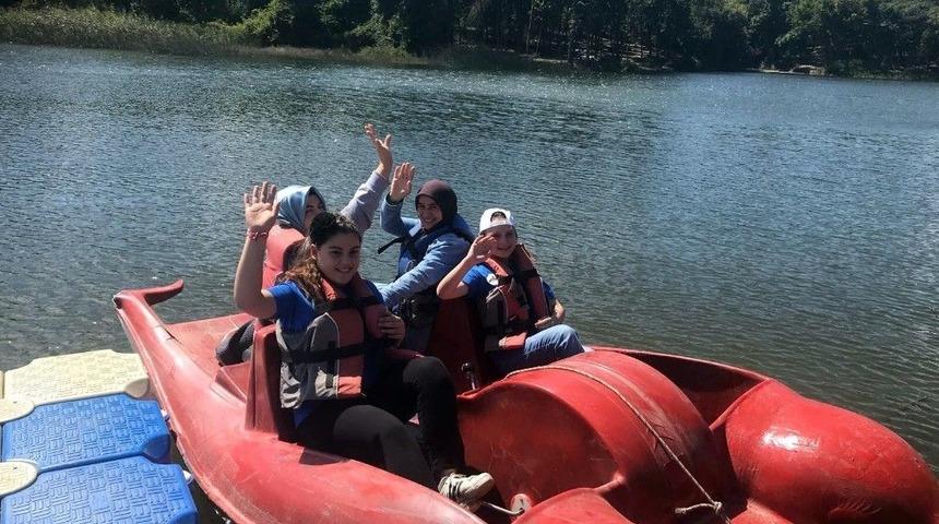 Anne Ve Kızları Bu Kampta Doyasıya Eğlenecek