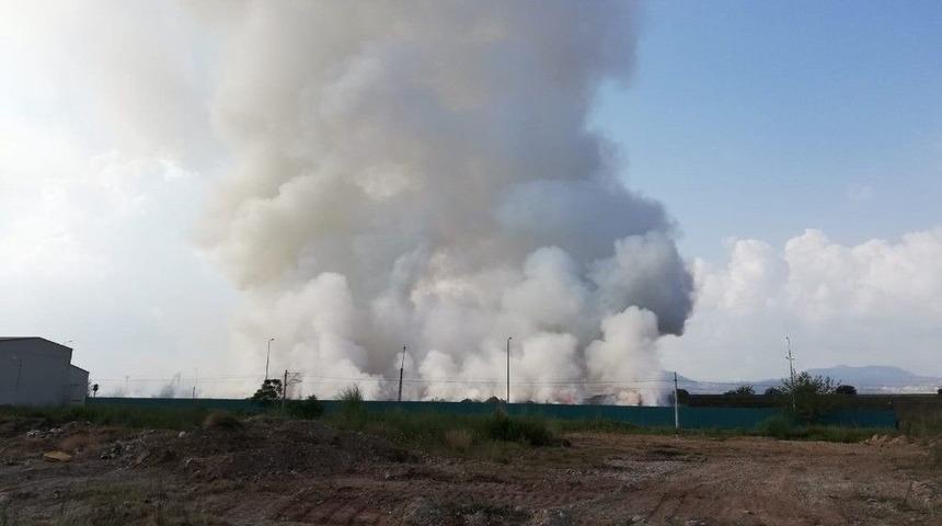 Osmaniye&rsquo;deki Yangın S&uuml;r&uuml;yor