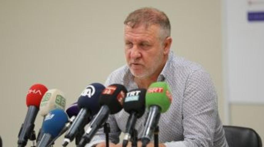 Mesut Bakkal: "emre Gidecek Diye Bekliyoruz"