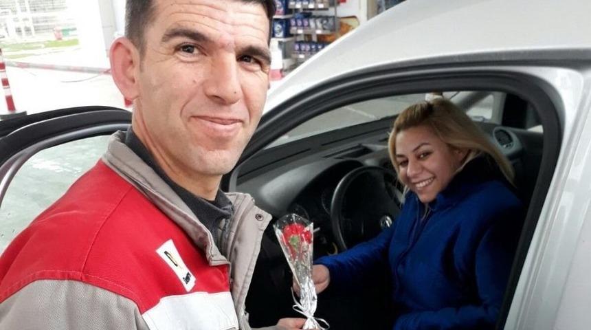 Şof&ouml;r Kadınlara S&uuml;rpriz Karşılama