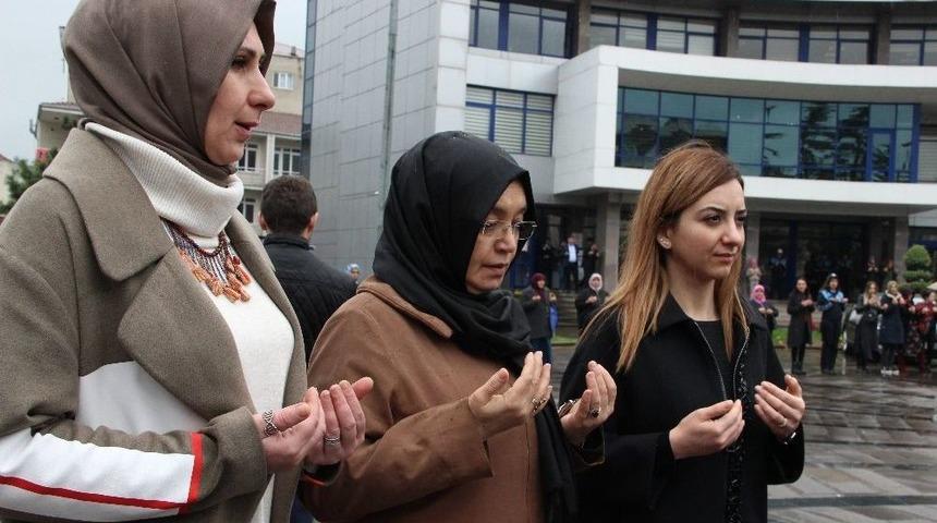 D&uuml;zceli Kadınlar Ellerini Semaya Mehmet&ccedil;ik İ&ccedil;in Kaldırdı