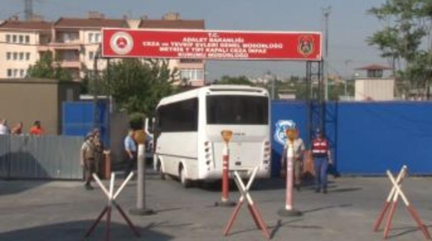 Adnan Oktar Grubu Metris Cezaevine Getirildi