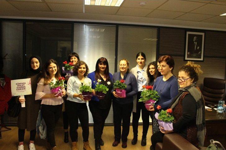 Marmara Üniversitesi’nde ‘yönetimde Kadın’ Konulu Bir Sempozyum Düzenlendi G4