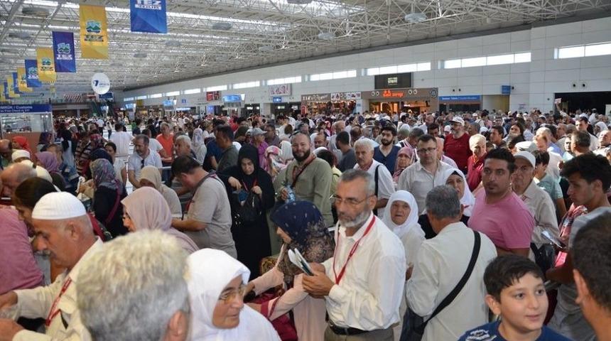 Antalya&rsquo;dan 2&rsquo;nci Hac Kafilesi Dualarla Uğurlandı