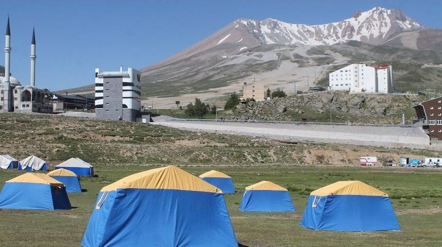Erciyes&rsquo;teki &Ccedil;adır Kamplara Yoğun İlgi