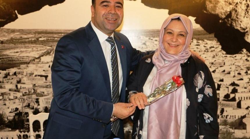 B&uuml;y&uuml;kşehir Belediyesinde &Ccedil;alışan Kadınlar Yemekte Bir Araya Geldi