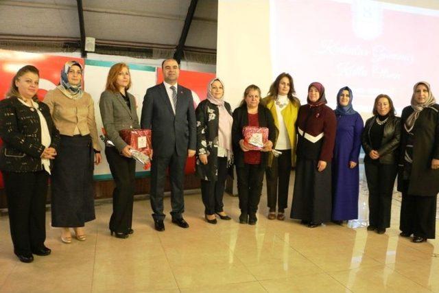 Büyükşehir Belediyesinde Çalışan Kadınlar Yemekte Bir Araya Geldi