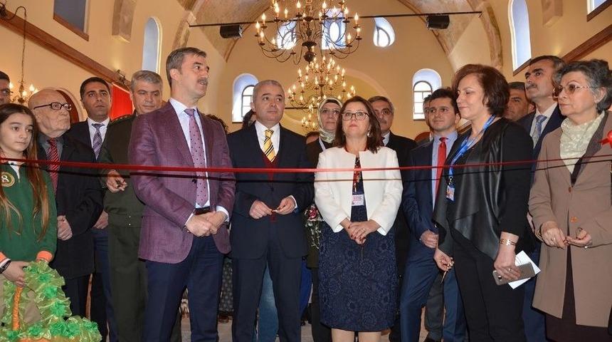 Turgutlu&rsquo;da Kadınları Anlatan Renkler Tuvalle Buluştu