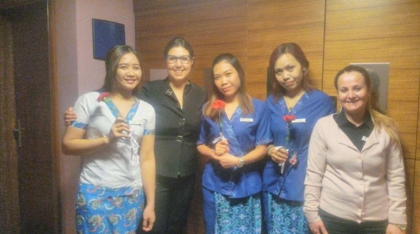 Hilton Oteli, Kadın &Ccedil;alışanlarını Unutmadı