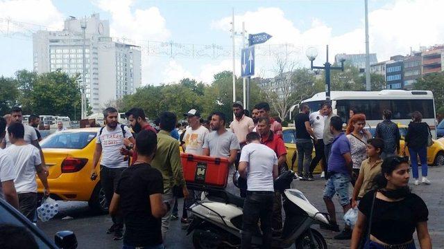 (özel) Taksim Meydanı’nda Taksicilerle Kuryenin Kavgası Kamerada