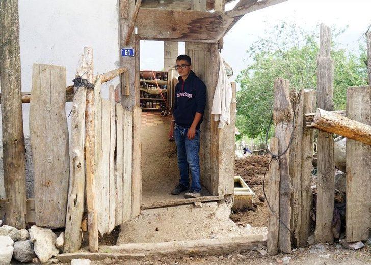 (özel) Hayvan Otlatırken Gökyüzünde Gördüğü Uçak Hayatını Değiştirdi G1