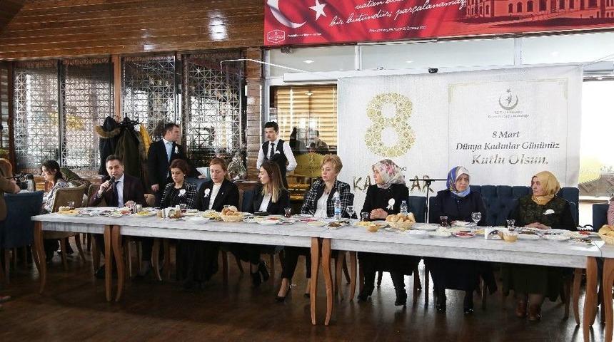 Sağlık M&uuml;d&uuml;r&uuml; Dr. U&ccedil;ar, Kadınlar G&uuml;n&uuml;&rsquo;nde Kadınların Sağlık Problemlerine Dikkat &Ccedil;ekti