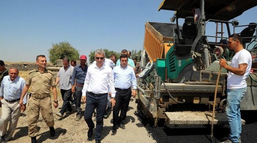 Köylerde Sıcak Asfalt Çalışması