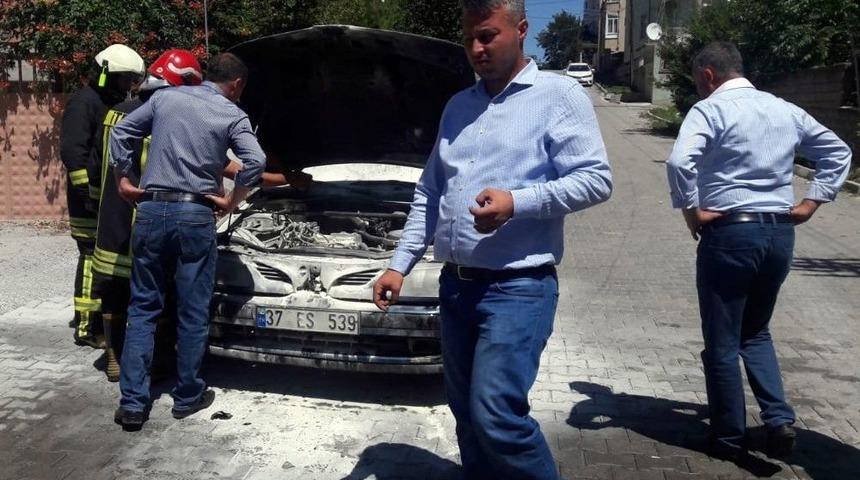 Polis Karakolu Karşısında Otomobil Yangını