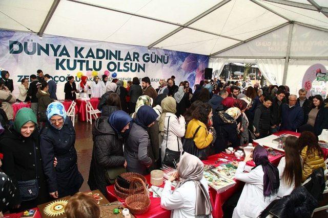 Başkan Toçoğlu, Kadınlar Günü Etkinlik Çadırını Ziyaret Etti