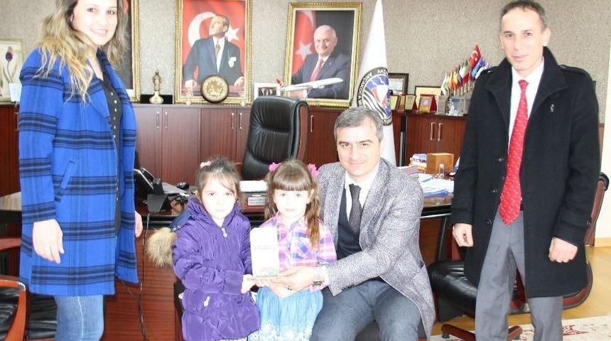 Miniklerden Başkan Yemenici&rsquo;ye Teşekk&uuml;r Plaketi