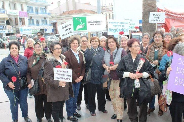 Ayvalık’ta Kadınların 8 Mart Coşkusu G2