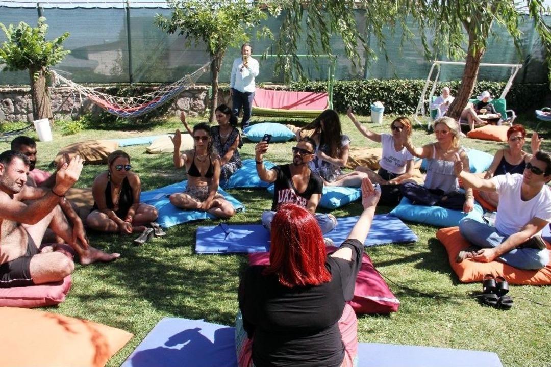 T&uuml;rkiye&rsquo;de İlk, "kahkaha Ve &Ccedil;ığlık Meditasyonu"