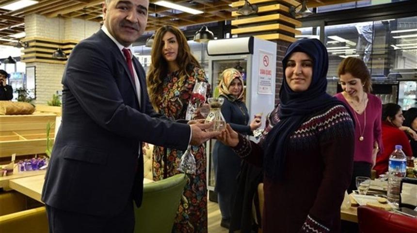 Diski 8 Mart D&uuml;nya Kadınlar G&uuml;n&uuml;&rsquo;n&uuml; Kutladı