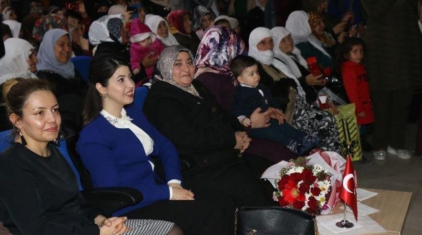 &Ouml;zalp İl&ccedil;esinde &lsquo;kadınlar G&uuml;n&uuml;&rsquo; Etkinliği