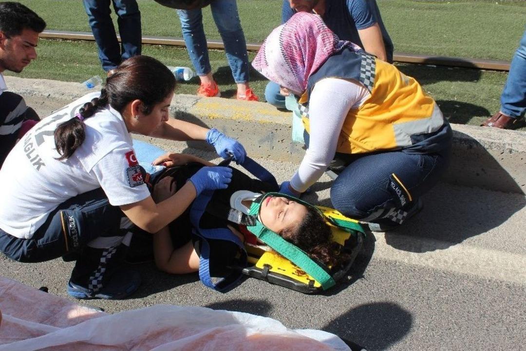 Kadın S&uuml;r&uuml;c&uuml; Kadına &Ccedil;arptı