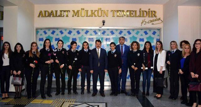 Başsavcı Yeldan’dan Kadın Mahkumlara Karanfil