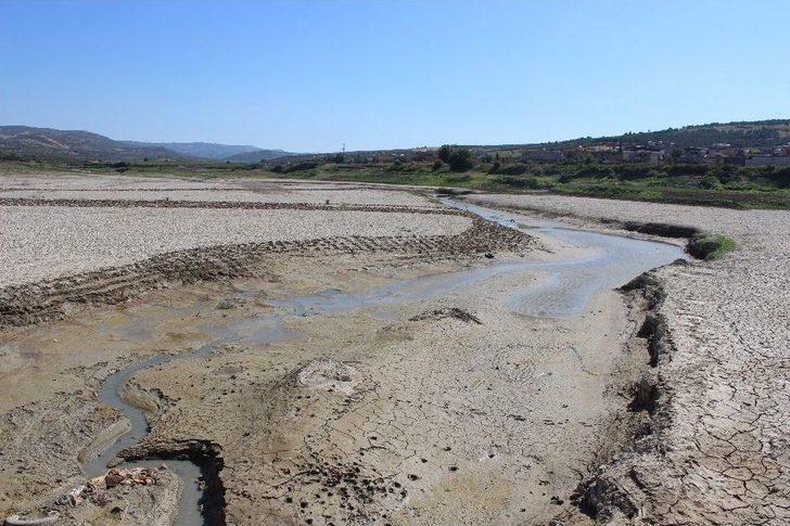 Yarseli Göleti’nde Su Seviyesi Düşüyor G4