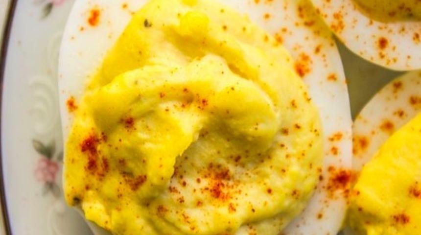 Haşlanmış Yumurta Beyazında Yumuşacık Sarı Krema