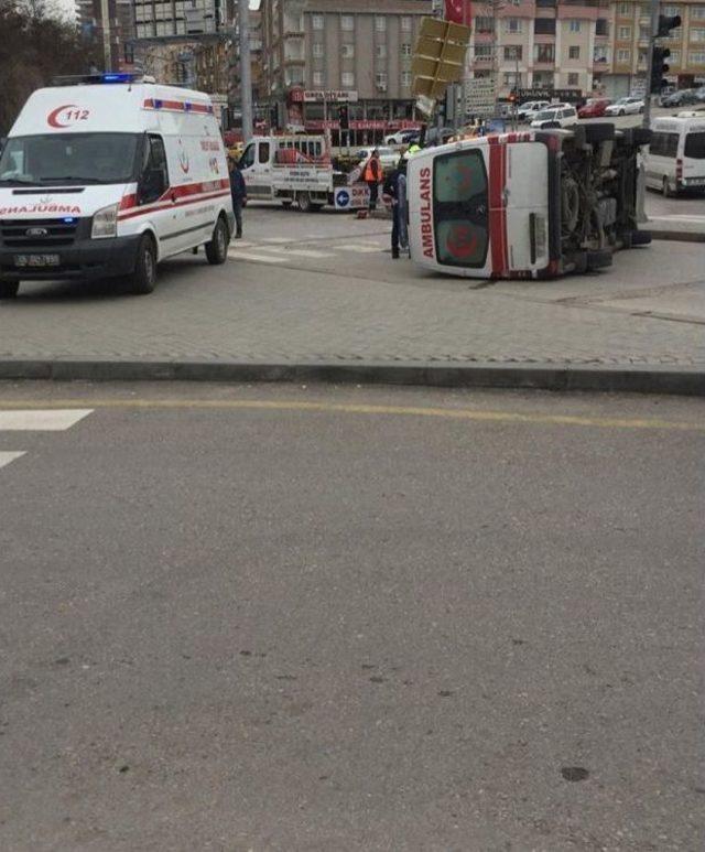 Başkent’te Ambulans İle Otomobil Çarpıştı: 6 Yaralı