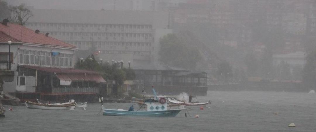 Meteorolojinin Uyarılarının Ardından Zonguldak&rsquo;ta Kuvvetli Sağanak Etkili Oldu