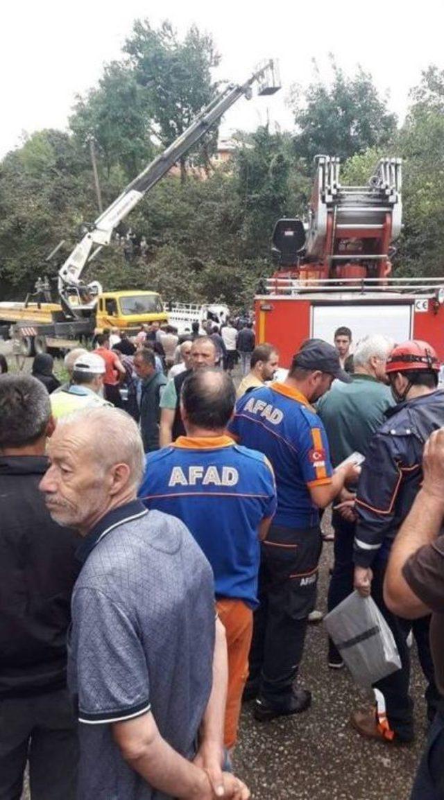 Giresun’da Mevsimlik Fındık İşçilerini Taşıyan Minibüs Kaza Yaptı: 3 Ölü, 12 Yaralı