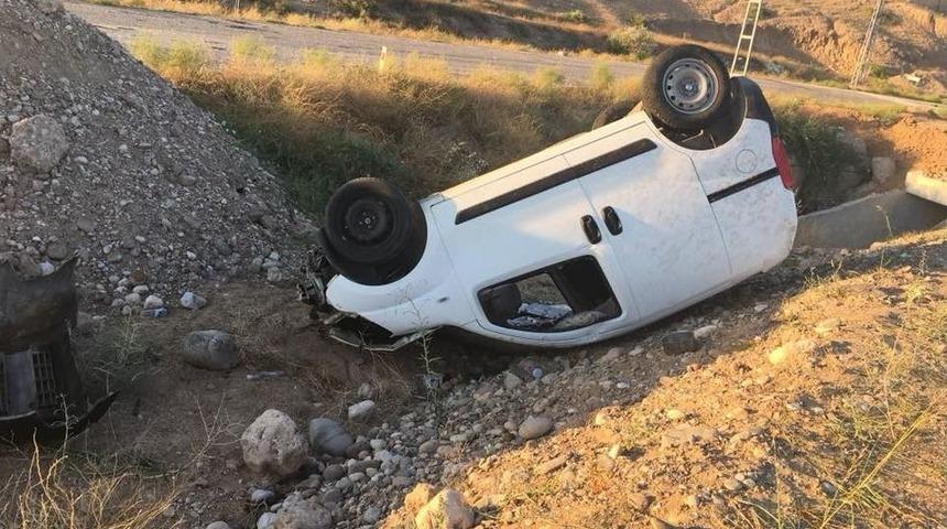 Takla Atan Otomobilin S&uuml;r&uuml;c&uuml;s&uuml; Yaralandı