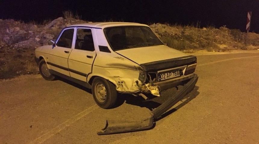 İki Otomobil Çarpıştı: 8 Yaralı