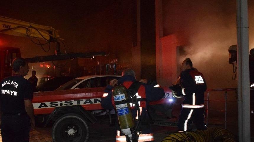 Hastanede &Ccedil;ıkan Yangın Paniğe Neden Oldu