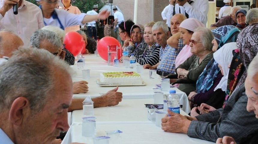 Huzurevinde Doğum G&uuml;n&uuml; S&uuml;rprizi