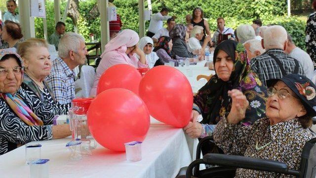 Huzurevinde Doğum Günü Sürprizi