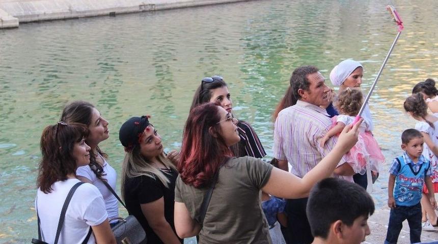 Hafta Sonunda Binlerce Kişi Balıklıg&ouml;l&rsquo;e Akın Ediyor